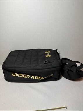 Under Armour, Runner Shoe Bag, black with Gold Logo
NEW